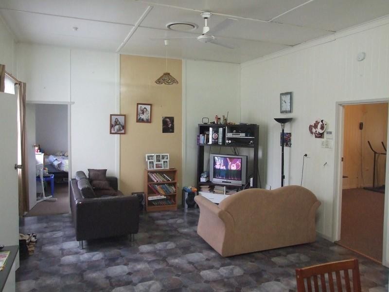 12 Littleton Street, Crows Nest QLD 4355