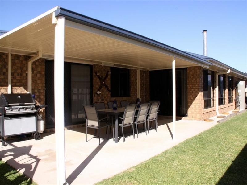 28 Samuel Avenue, Crows Nest QLD 4355