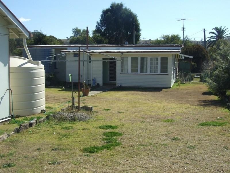 3 New England Highway, Crows Nest QLD 4355