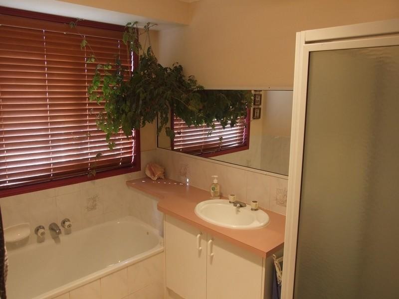 16 Melric Court, Cabarlah QLD 4352