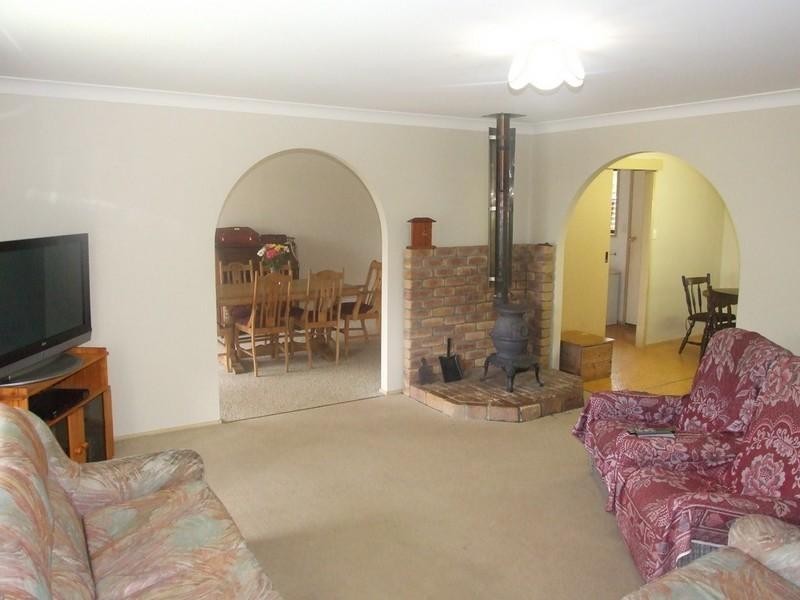 16 Railway Terrace, Crows Nest QLD 4355