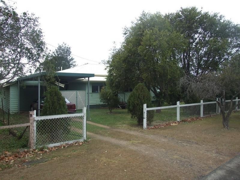 12 Littleton Street, Crows Nest QLD 4355