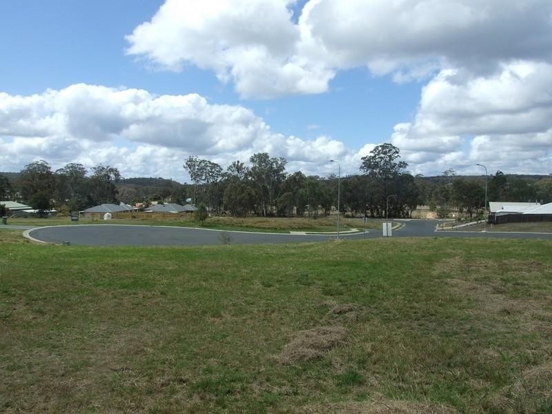 10 Lewis Street, Crows Nest QLD 4355