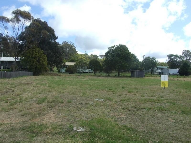 10 Lewis Street, Crows Nest QLD 4355