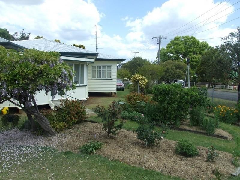 5 Sharp Street, Crows Nest QLD 4355