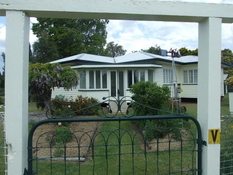 5 Sharp Street, Crows Nest QLD 4355
