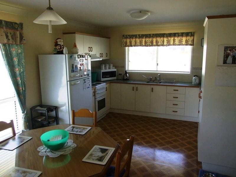 10 Church Street, Crows Nest QLD 4355