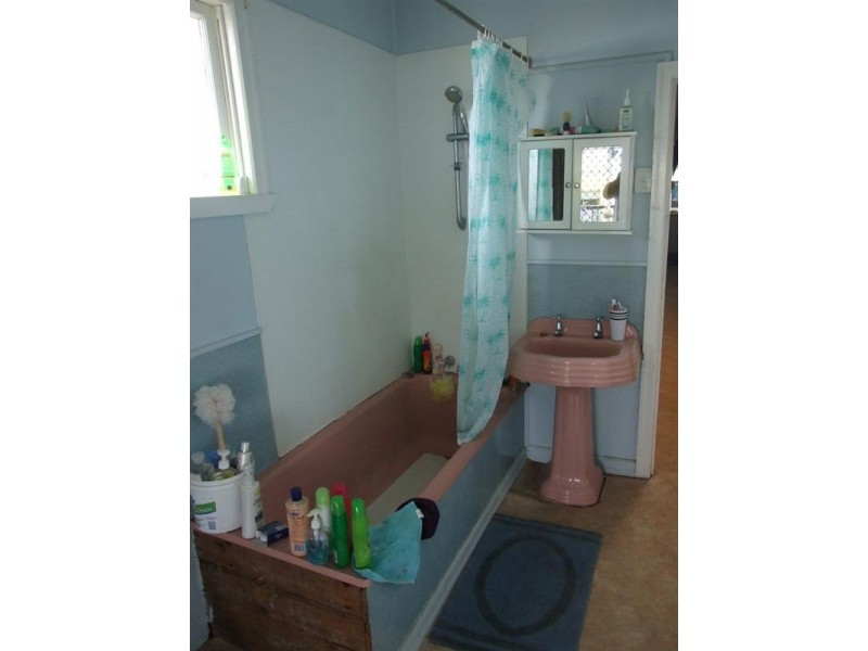 8 Charlotte Street, Crows Nest QLD 4355