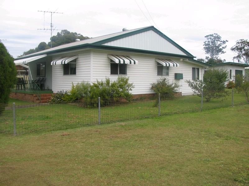 17 Gleeson Street, Crows Nest QLD 4355