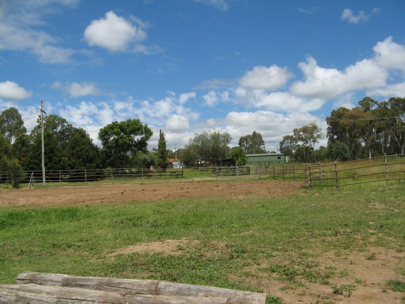 8 Hayden Street, Crows Nest QLD 4355