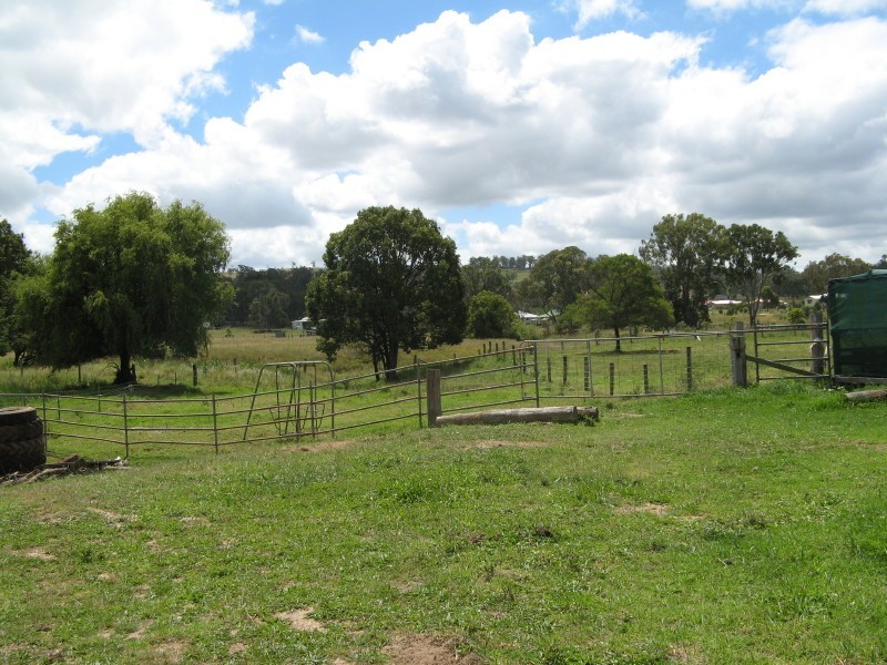 8 Hayden Street, Crows Nest QLD 4355