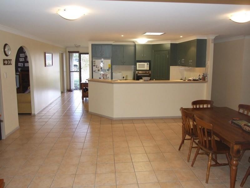 10 Lee Court, Crows Nest QLD 4355