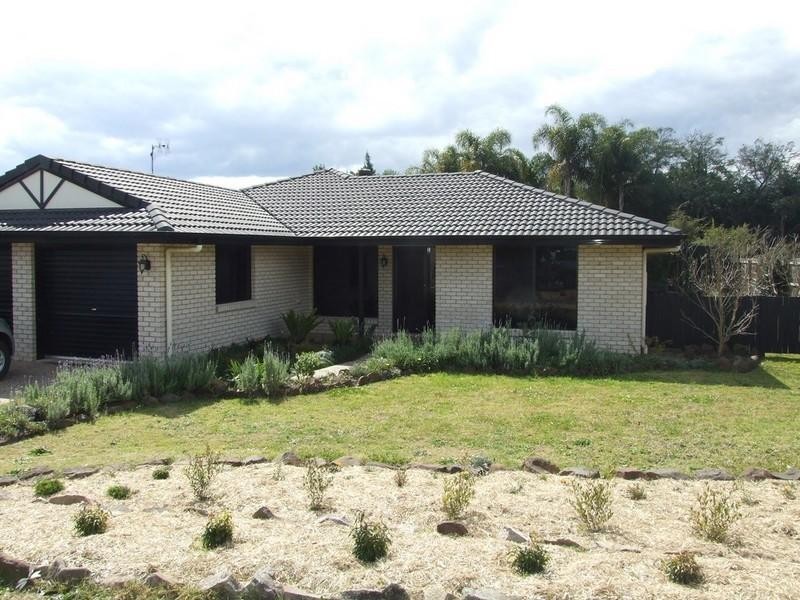 10 Lee Court, Crows Nest QLD 4355