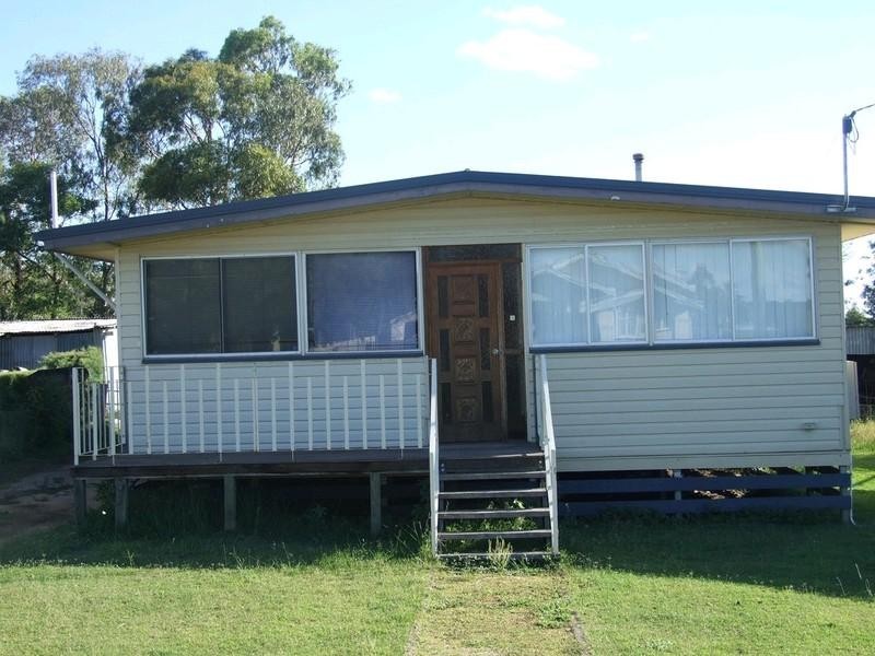 10 Hartwig Street, Goombungee QLD 4354