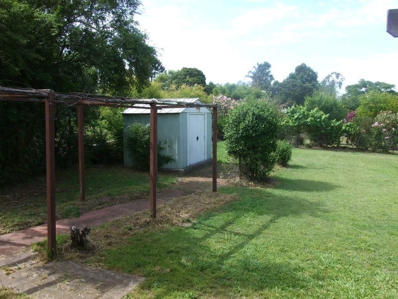 37 South Street, Crows Nest QLD 4355