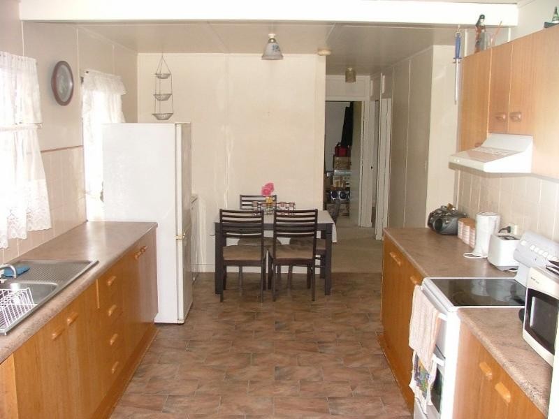 6 Peters Street, Goombungee QLD 4354