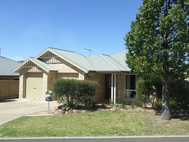 3 Olsen Drive, Crows Nest QLD 4355