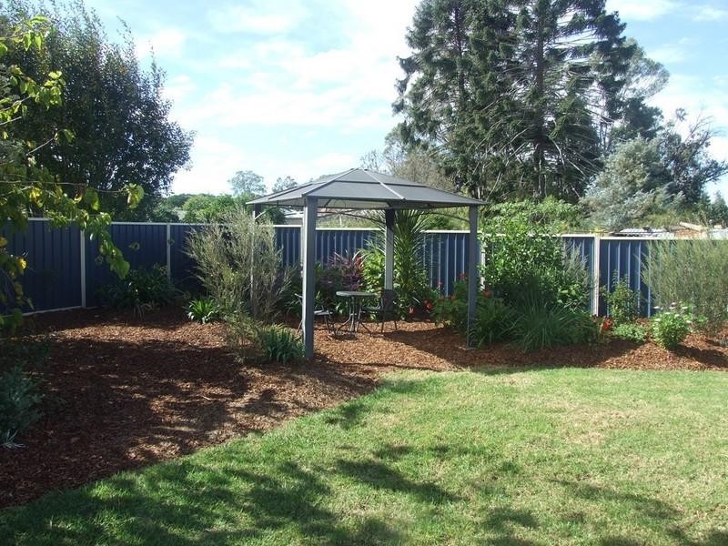 18 John Street, Crows Nest QLD 4355