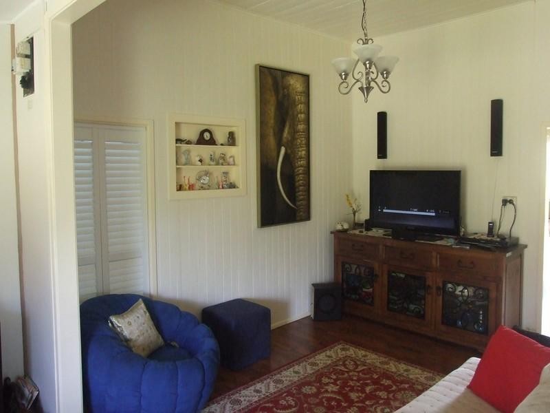 18 John Street, Crows Nest QLD 4355