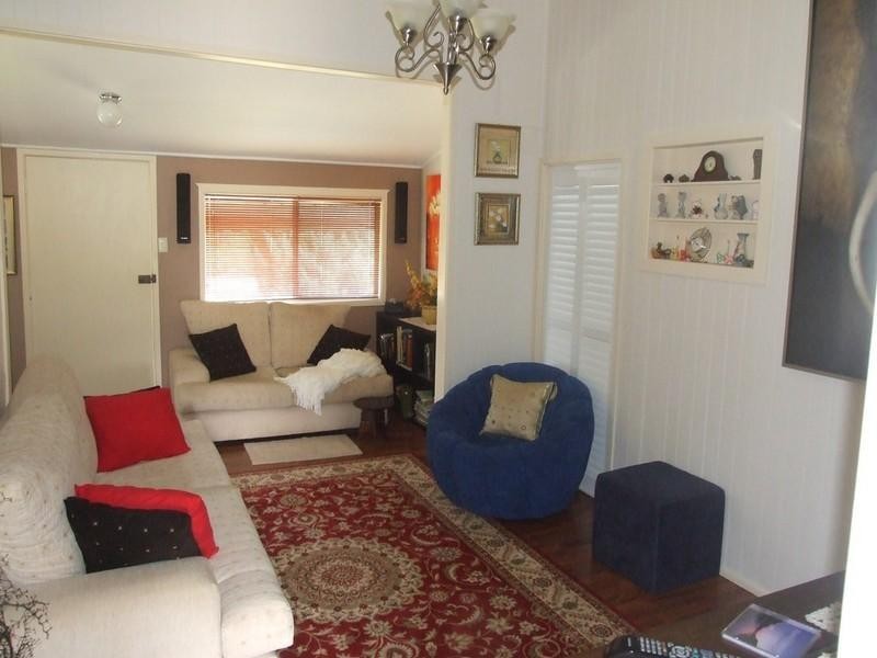 18 John Street, Crows Nest QLD 4355