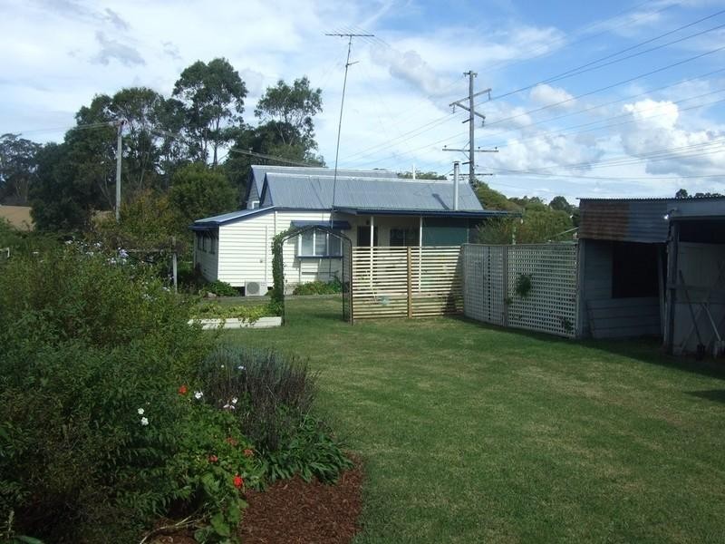 18 John Street, Crows Nest QLD 4355