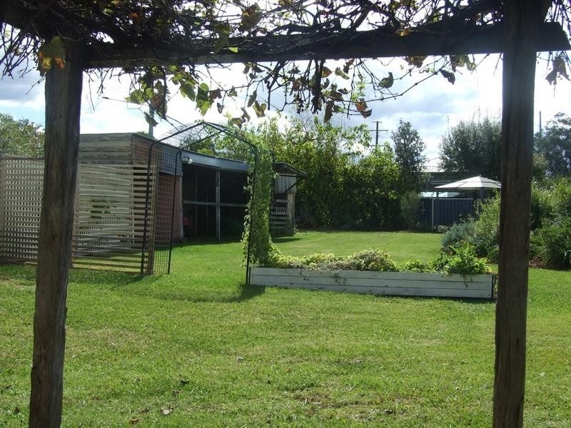 18 John Street, Crows Nest QLD 4355