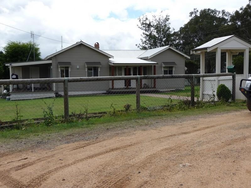 2 New England Highway, Crows Nest QLD 4355