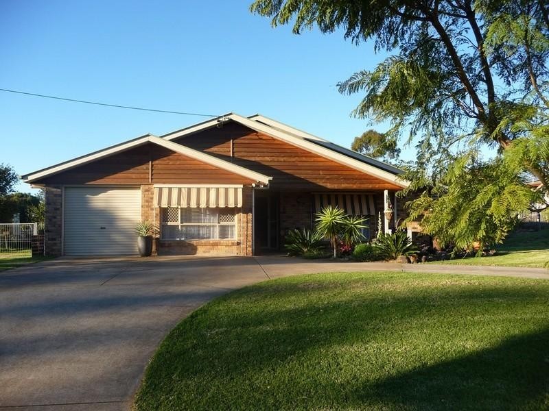 14 Woolmer Road, Highfields QLD 4352