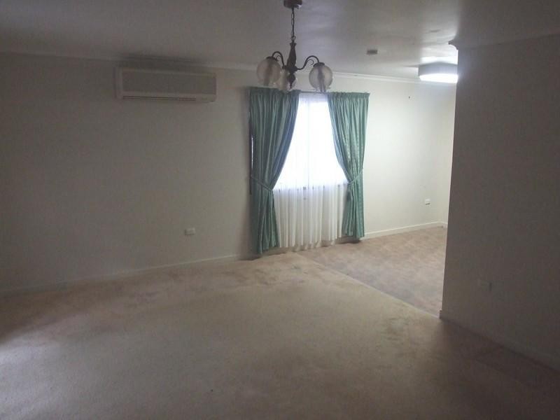 5 New England Highway, Crows Nest QLD 4355