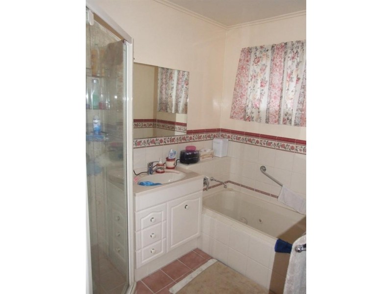 5 New England Highway, Crows Nest QLD 4355