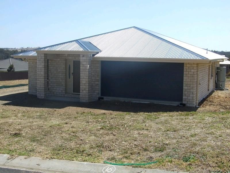 16 Naomi Drive, Crows Nest QLD 4355