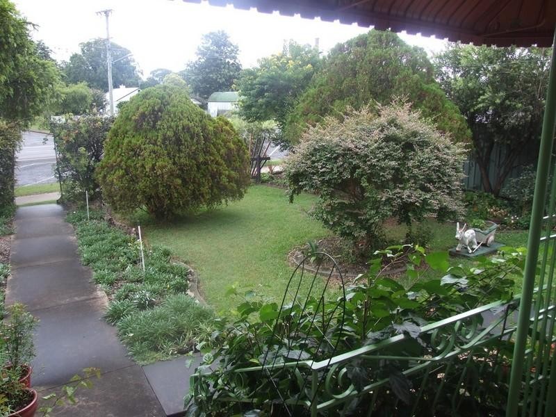 20 Toowoomba Road, Crows Nest QLD 4355