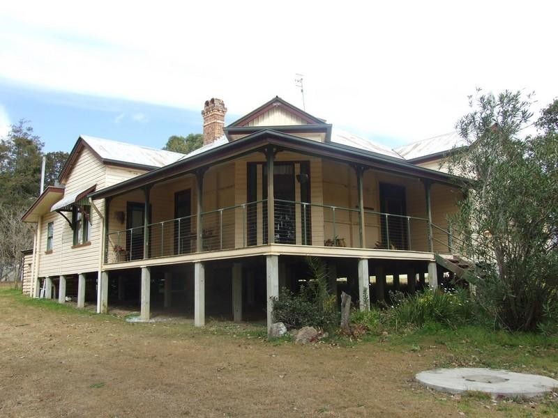 7 William Street, Crows Nest QLD 4355