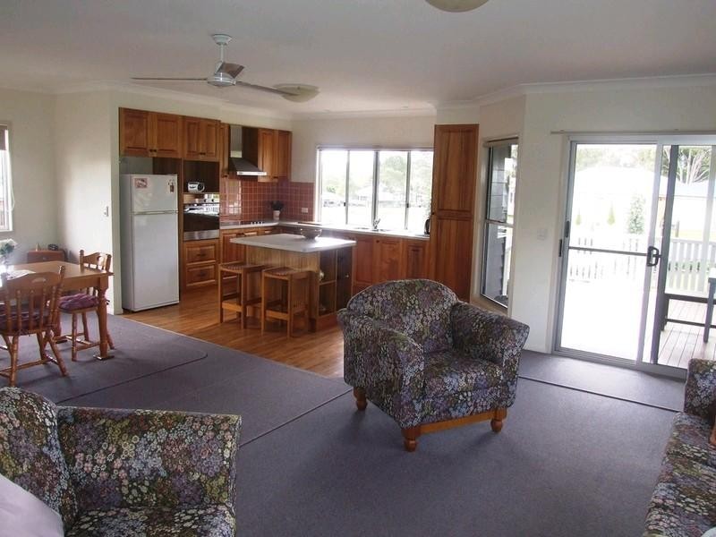 17 Samuel Avenue, Crows Nest QLD 4355