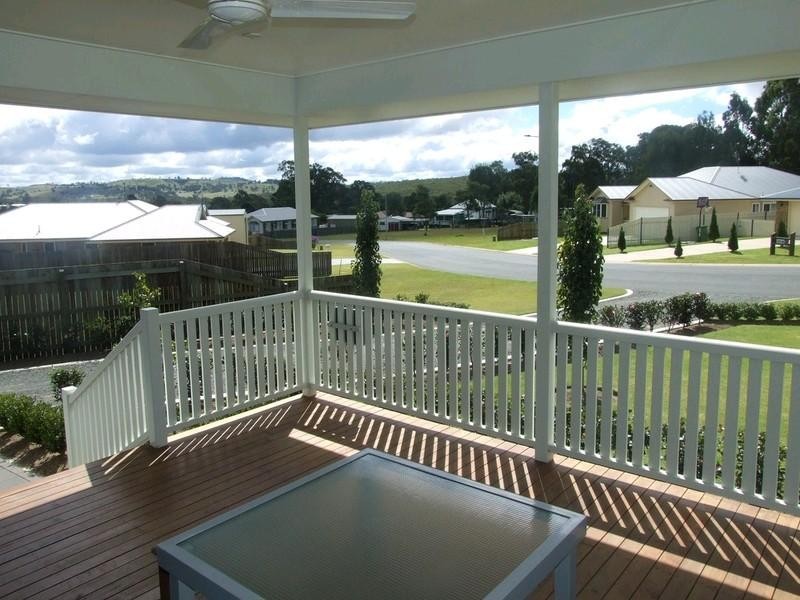 17 Samuel Avenue, Crows Nest QLD 4355