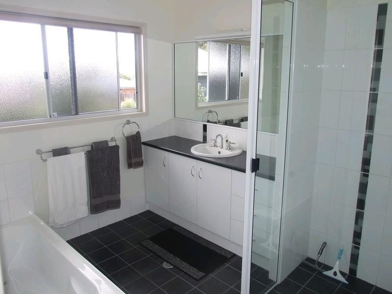 17 Samuel Avenue, Crows Nest QLD 4355