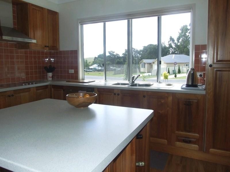 17 Samuel Avenue, Crows Nest QLD 4355