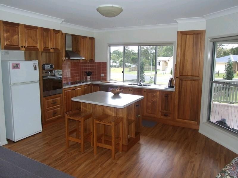 17 Samuel Avenue, Crows Nest QLD 4355