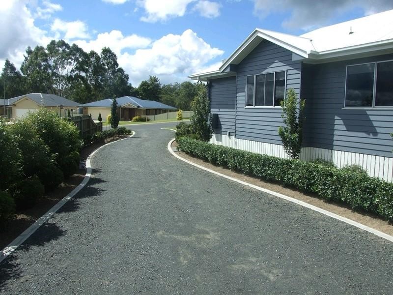 17 Samuel Avenue, Crows Nest QLD 4355