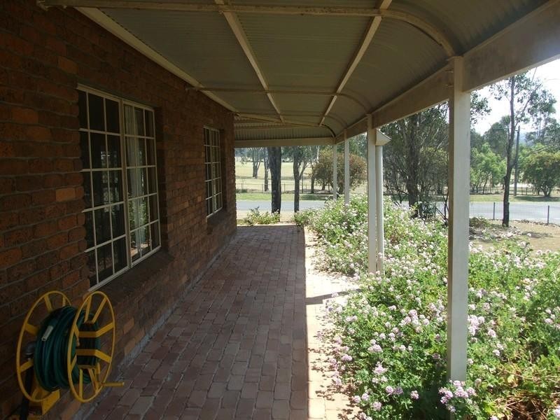 61 Albert Street, Crows Nest QLD 4355