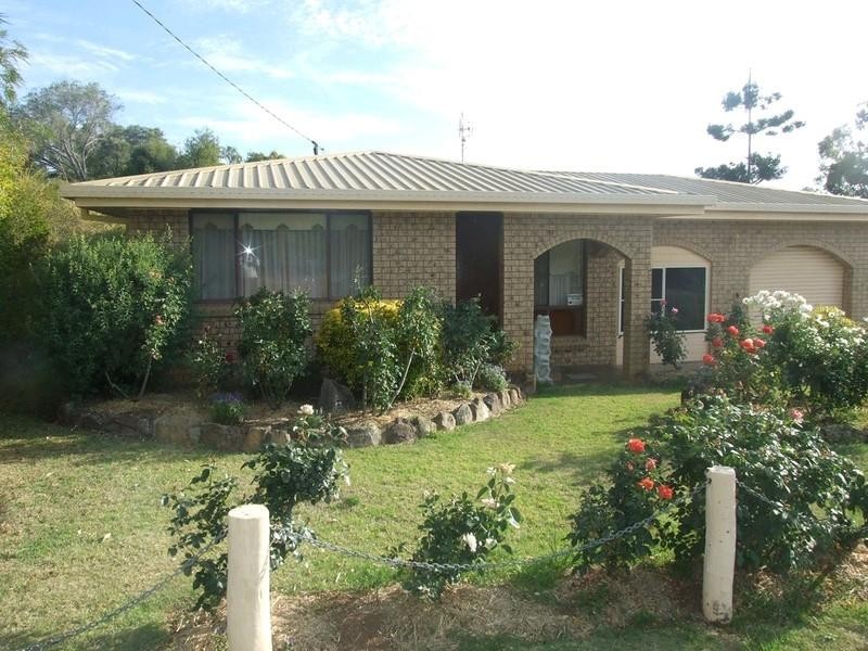 35 South Street, Crows Nest QLD 4355