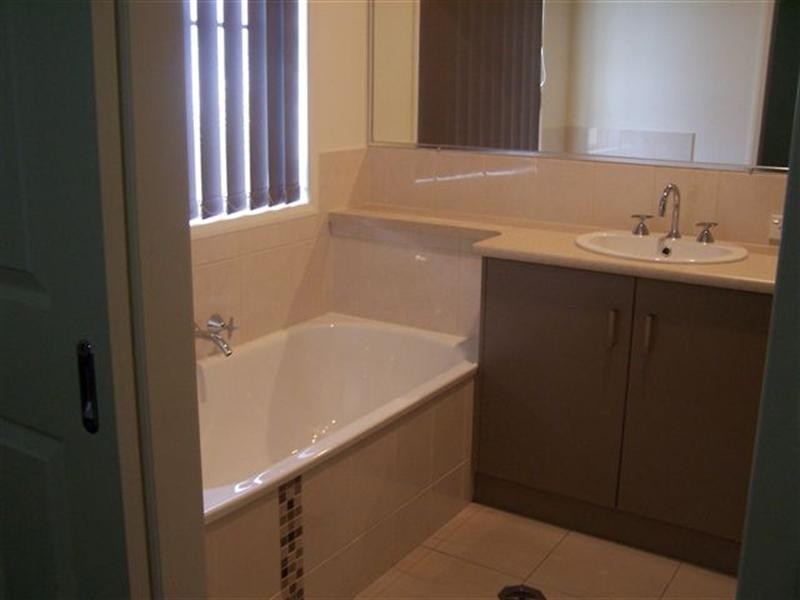 6 Vicky Avenue, Crows Nest QLD 4355