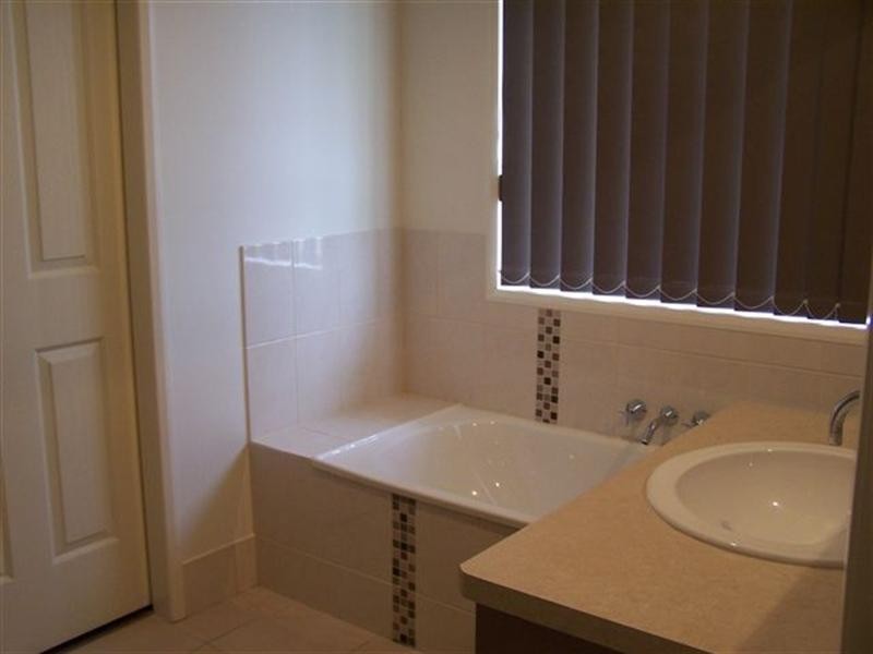 6 Vicky Avenue, Crows Nest QLD 4355