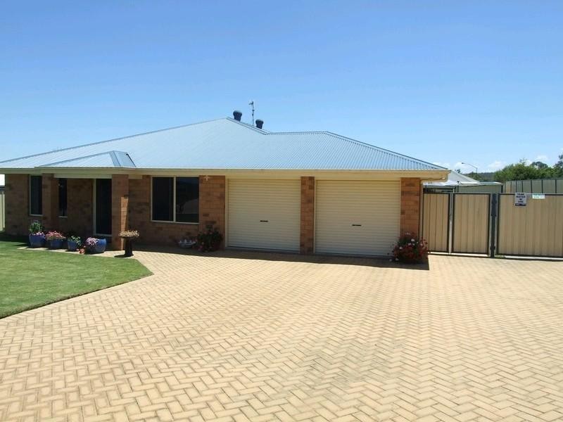 10 Matthew Court, Crows Nest QLD 4355