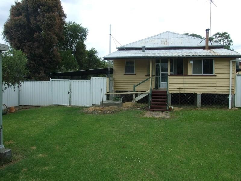 31 South Street, Crows Nest QLD 4355