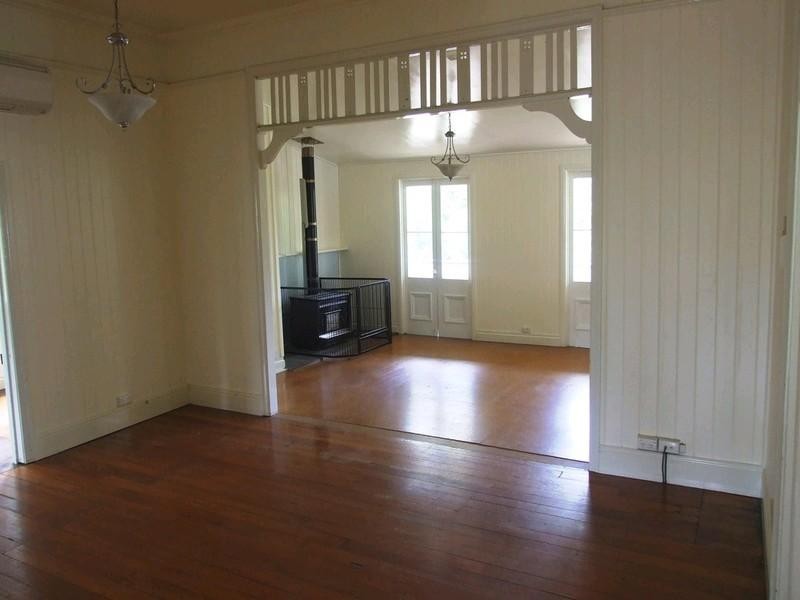 7 Creek Street, Crows Nest QLD 4355