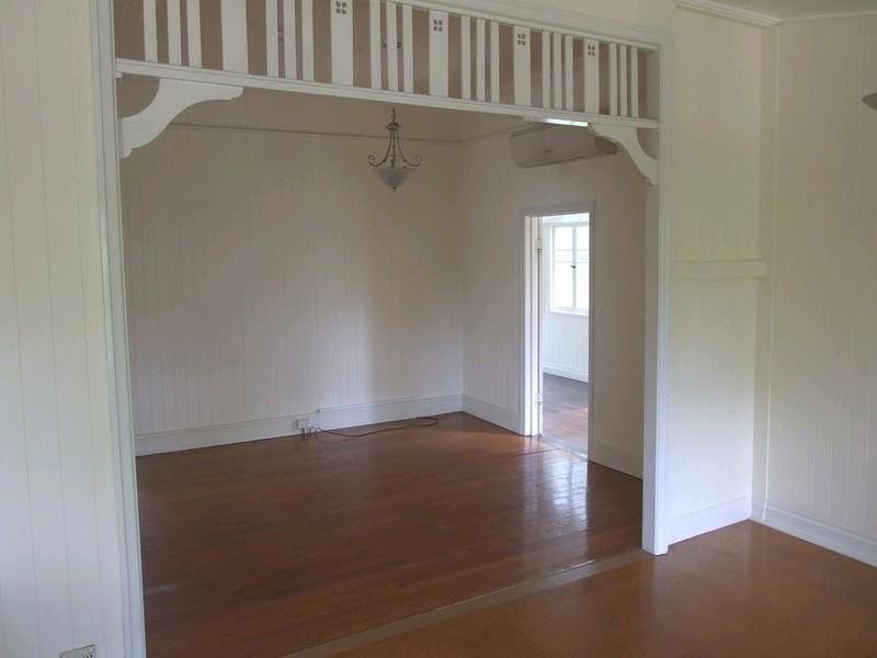 7 Creek Street, Crows Nest QLD 4355