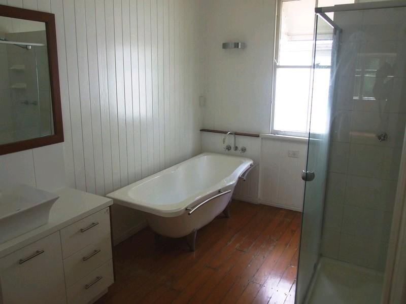 7 Creek Street, Crows Nest QLD 4355