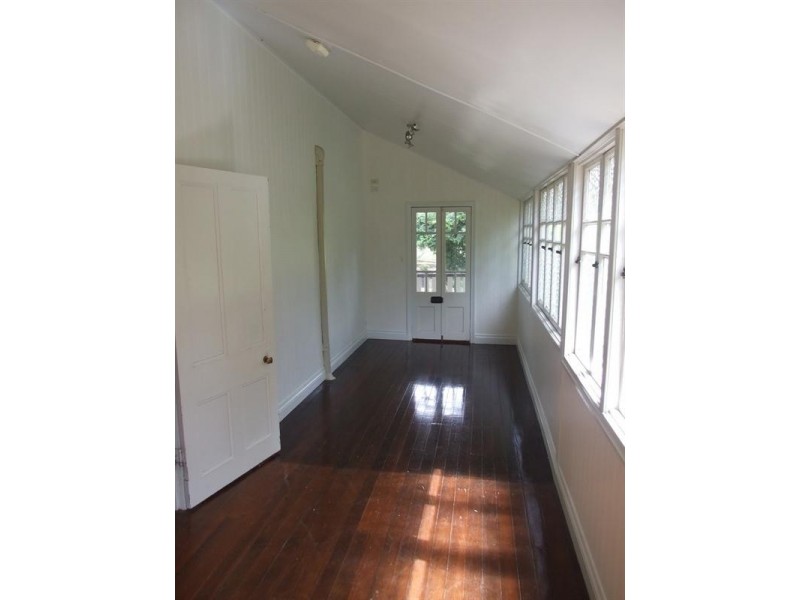 7 Creek Street, Crows Nest QLD 4355