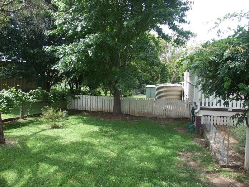 7 Creek Street, Crows Nest QLD 4355